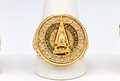 Anillo de Caballero "Redondo con La Virgen" en oro 10k